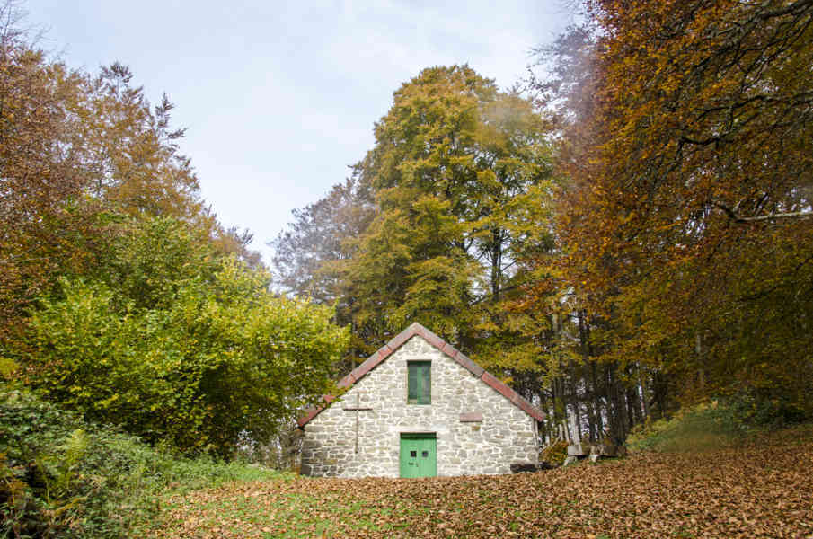 Comunidad Foral de Navarra 105 - Selva de Irati - ermita de San Esteban.jpg